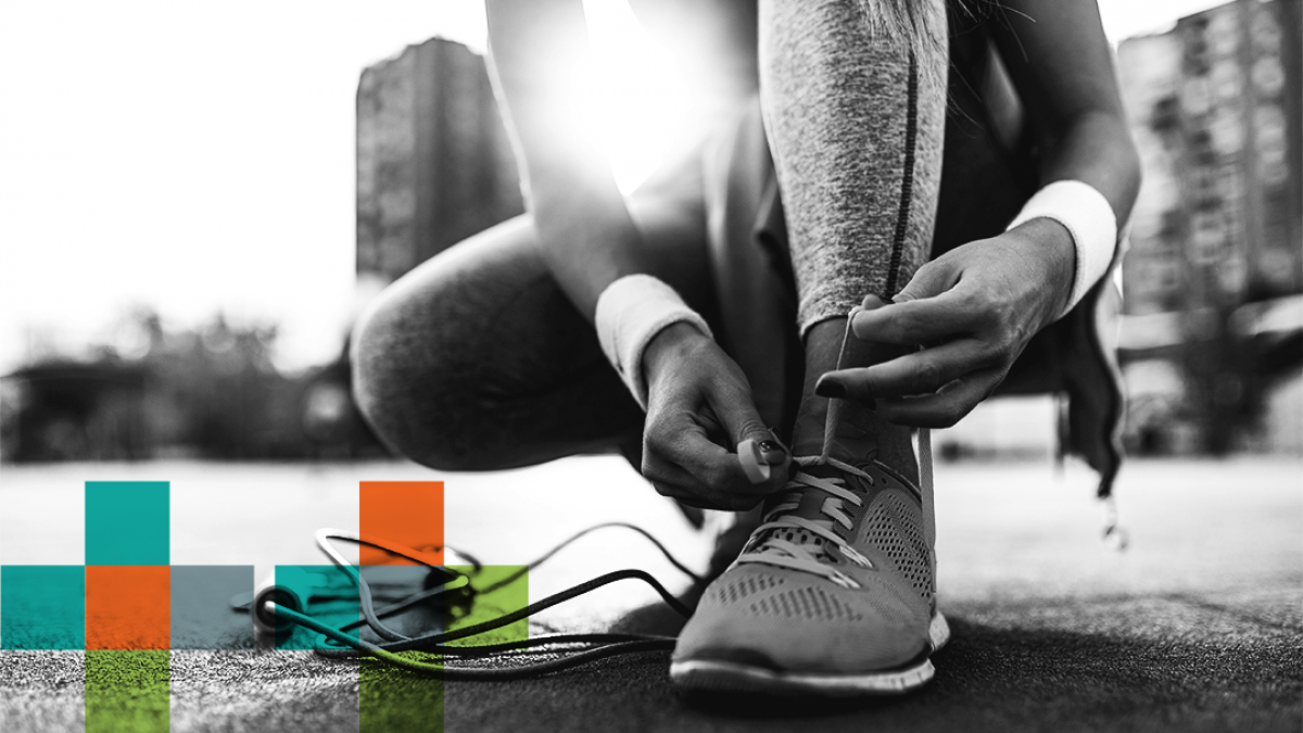 Runner stopping to tie shoe