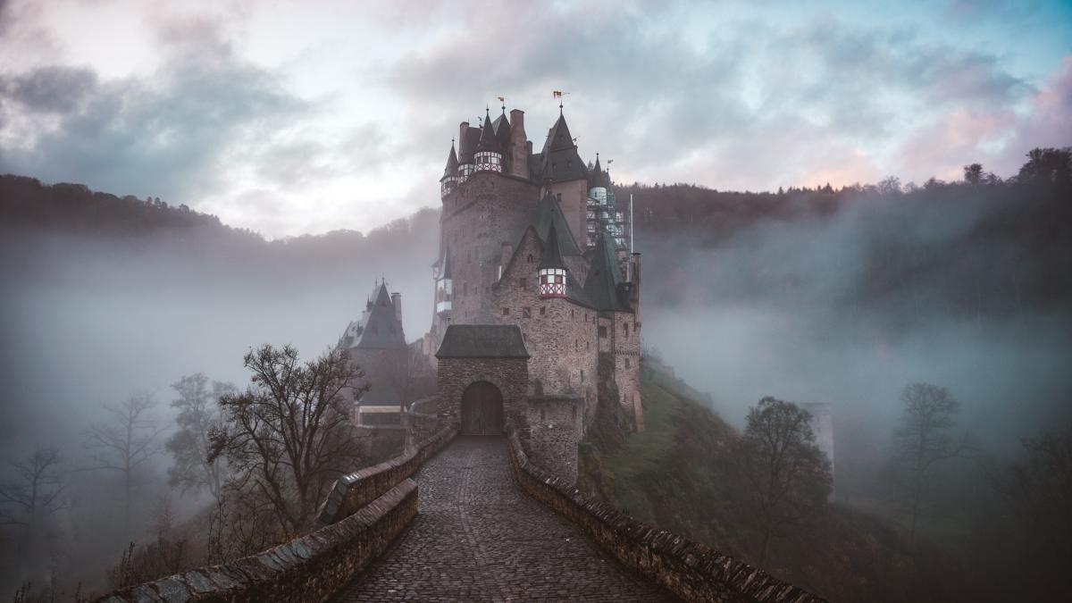 Storytelling castle